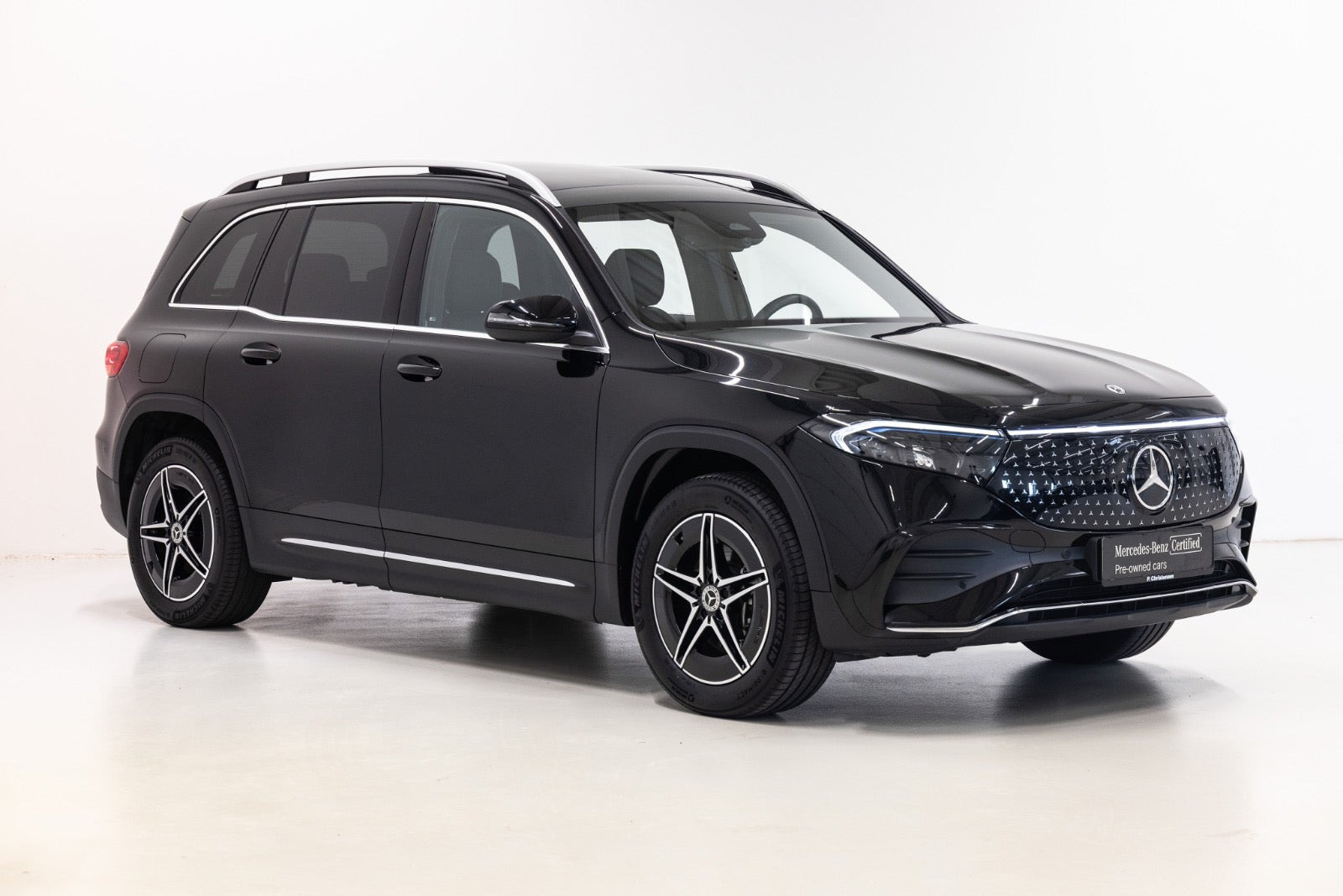 Sort Mercedes EQB350 fra 2025