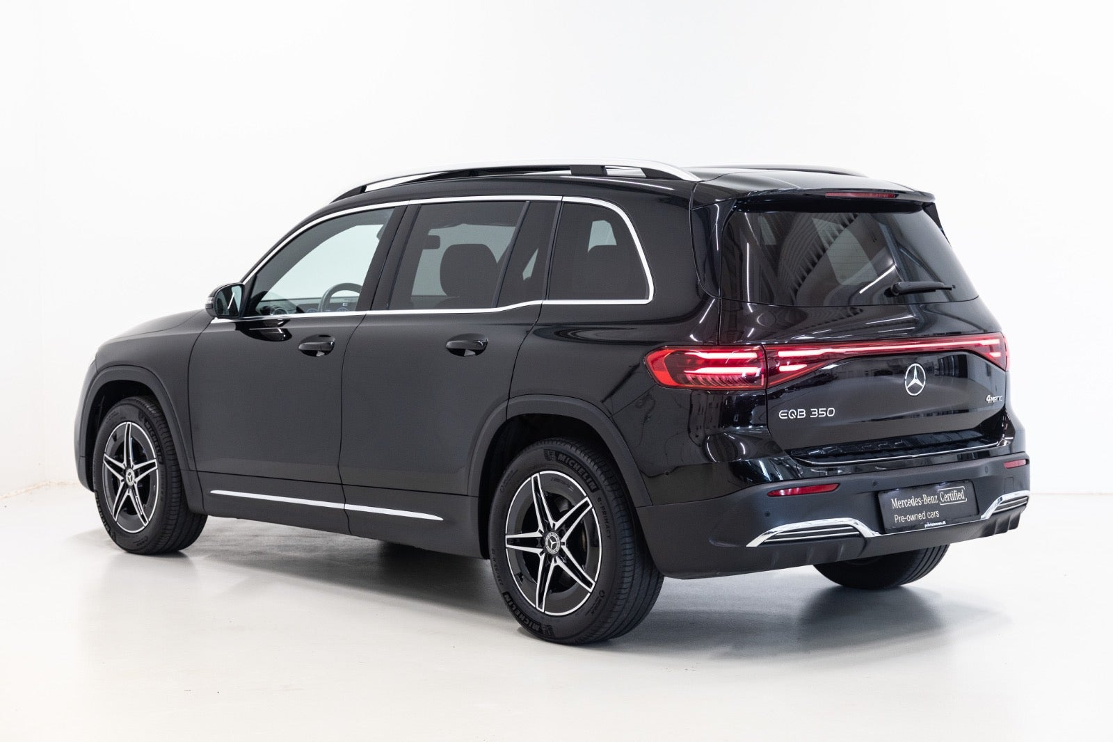 Sort Mercedes EQB350 fra 2025