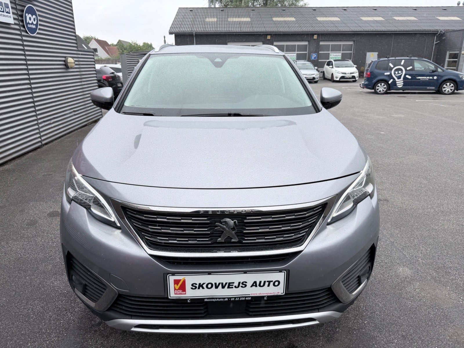 Grå Peugeot 5008 fra 2018