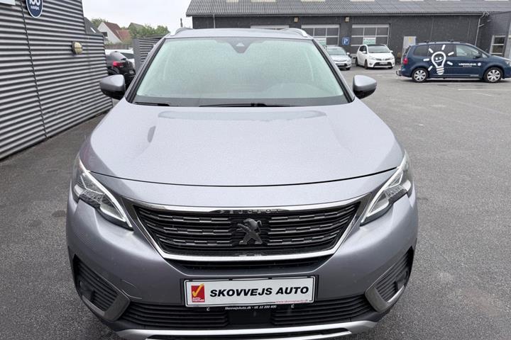 Grå Peugeot 5008 fra 2018