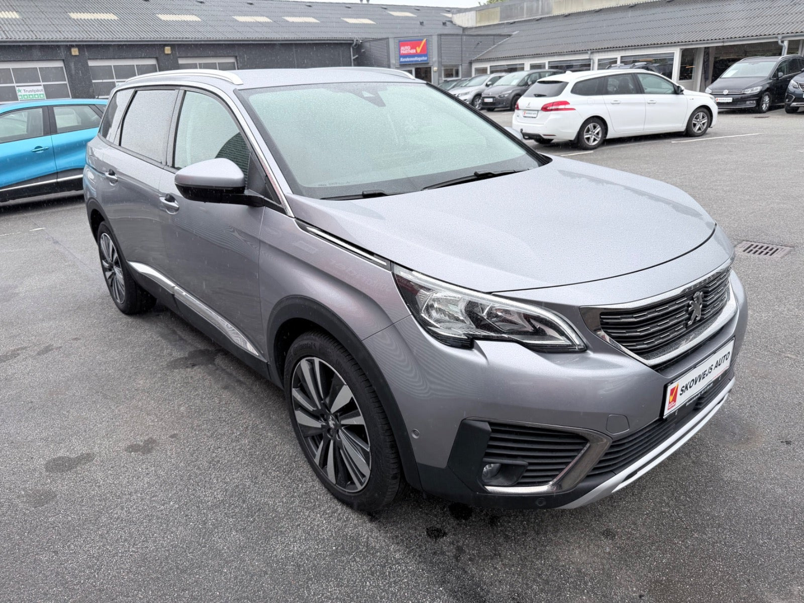 Grå Peugeot 5008 fra 2018