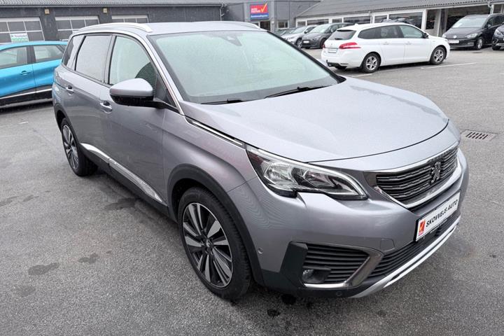 Grå Peugeot 5008 fra 2018