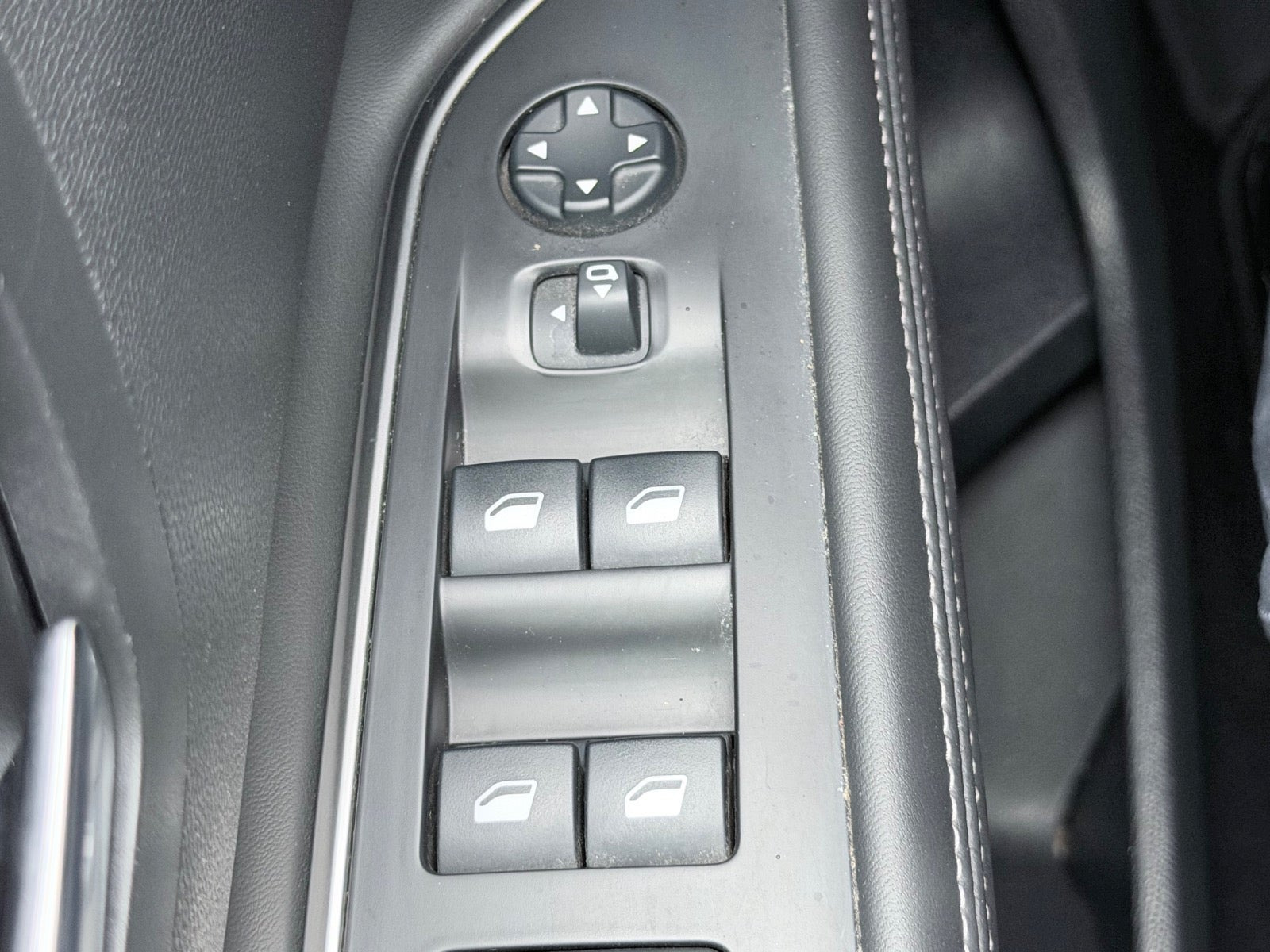 Grå Peugeot 5008 fra 2018