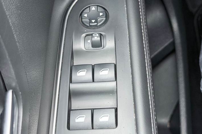 Grå Peugeot 5008 fra 2018