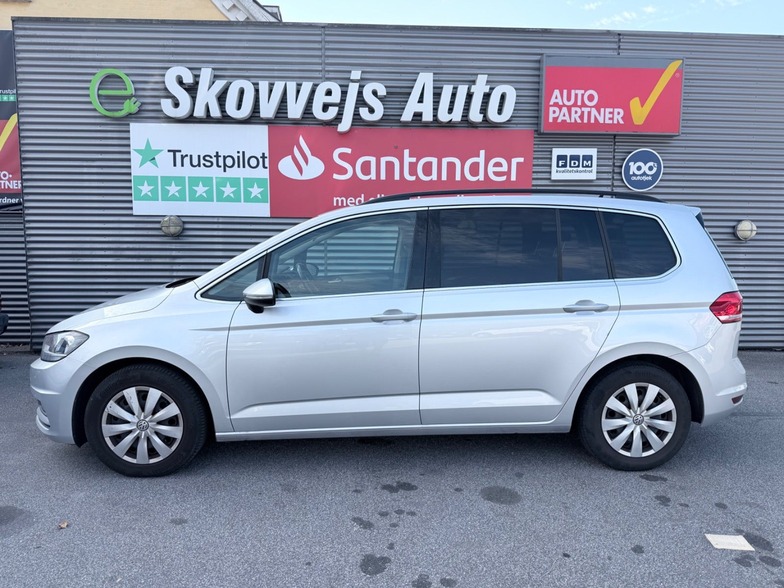 Sølv VW Touran fra 2018