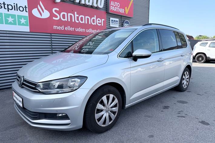Sølv VW Touran fra 2018