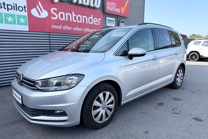Sølv VW Touran fra 2018