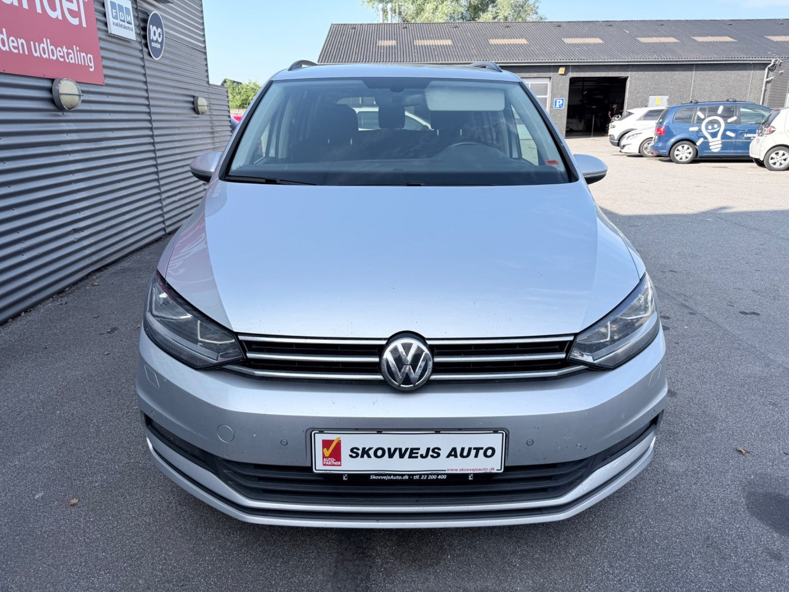 Sølv VW Touran fra 2018