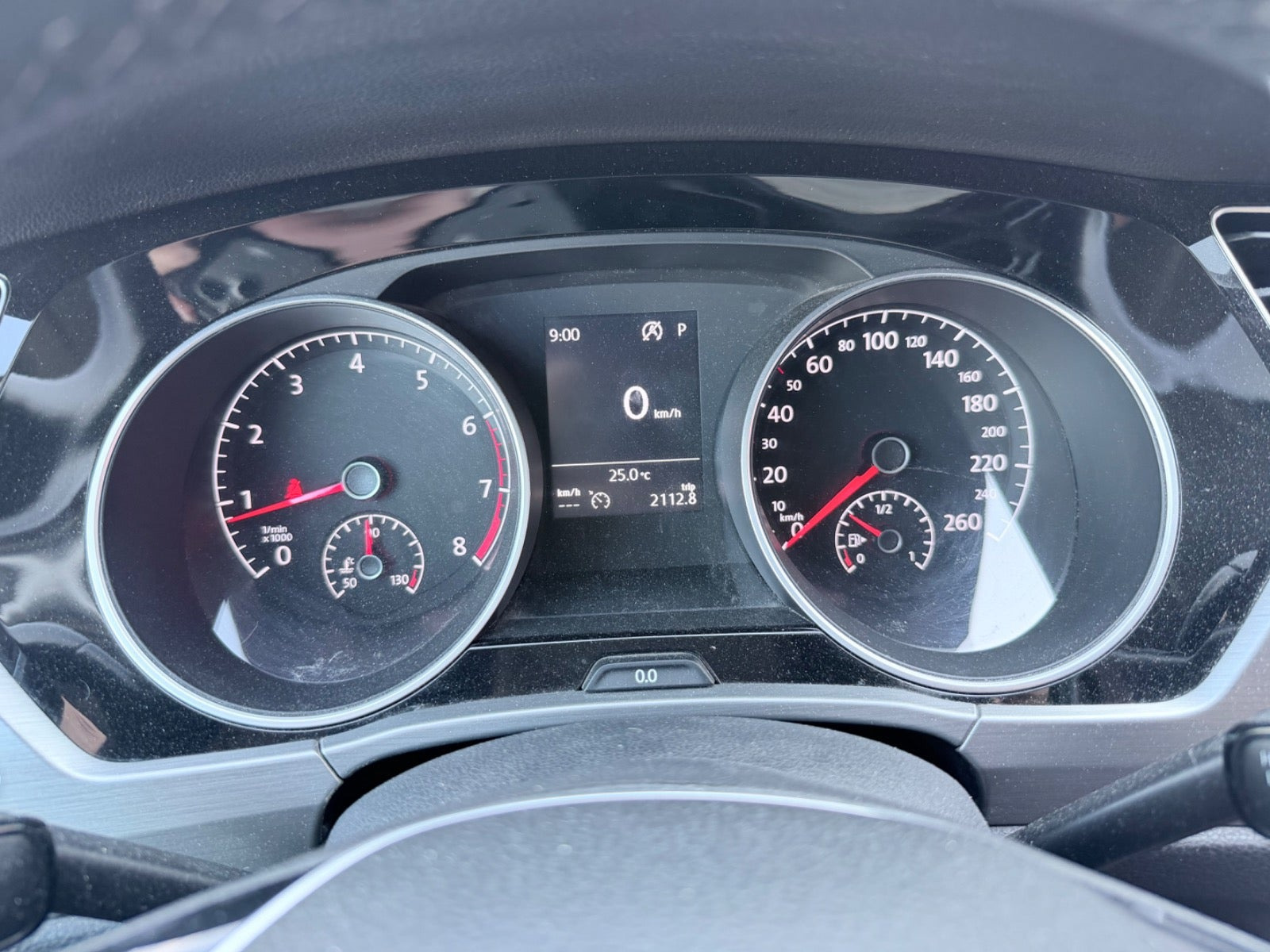 Sølv VW Touran fra 2018