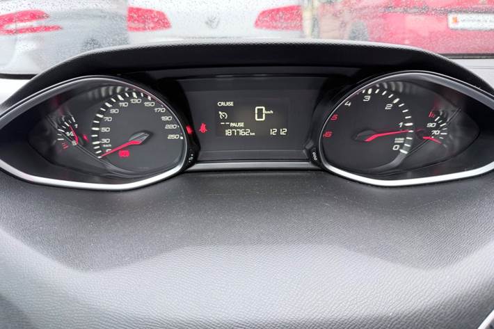 Hvid Peugeot 308 fra 2016