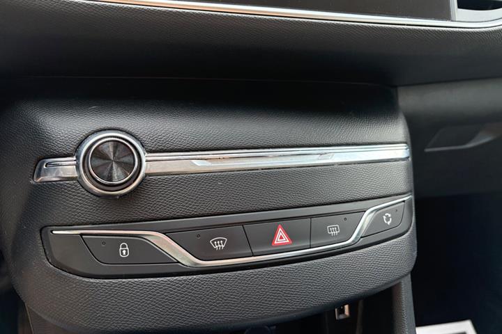 undefined Peugeot 308 fra 2015