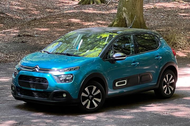 Blå Citroën C3 fra 2021 set udefra