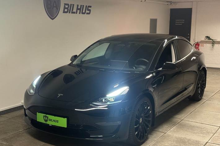 Sort Tesla Model 3 fra 2023