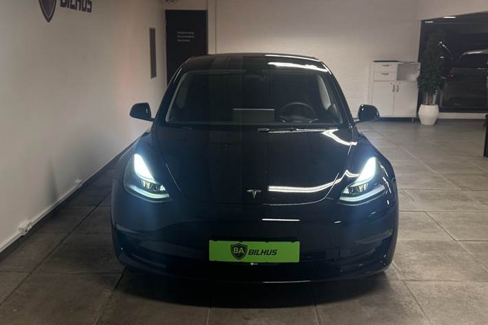 Sort Tesla Model 3 fra 2023