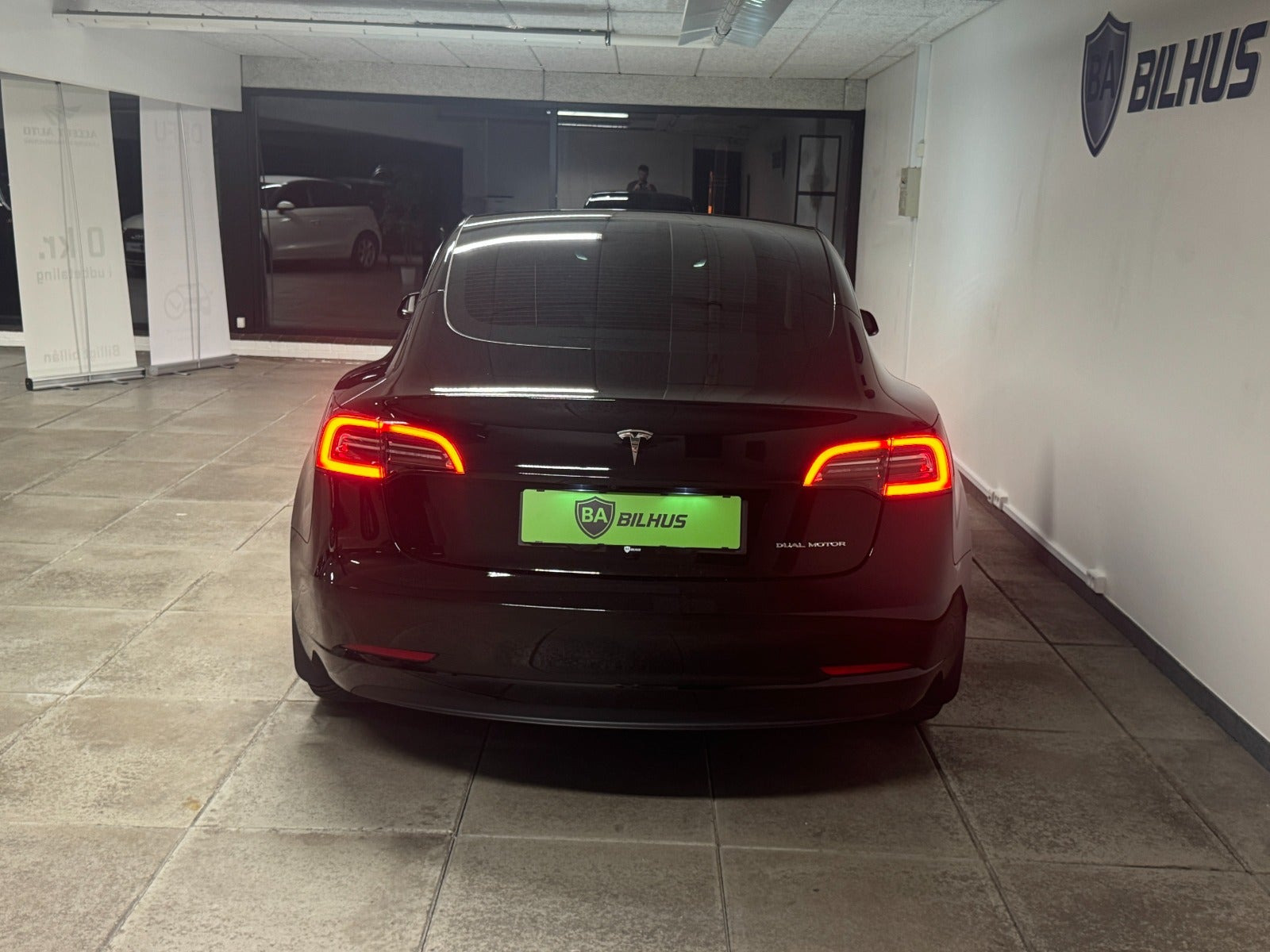 Sort Tesla Model 3 fra 2023