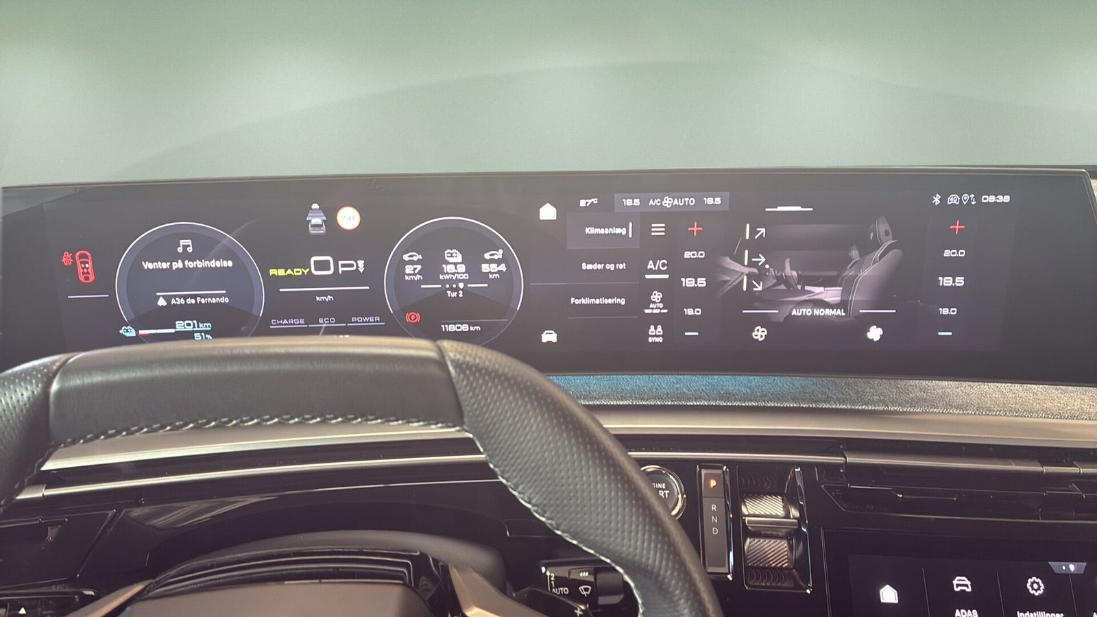 Blå Peugeot e-3008 fra 2025