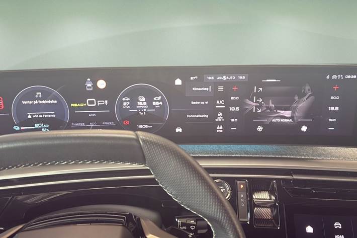 Blå Peugeot e-3008 fra 2025