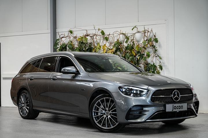 Grå Mercedes E300 de fra 2021