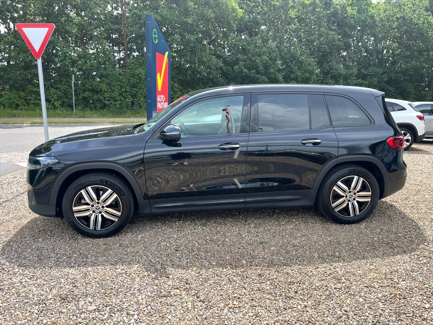 Sort Mercedes EQB250+ fra 2025