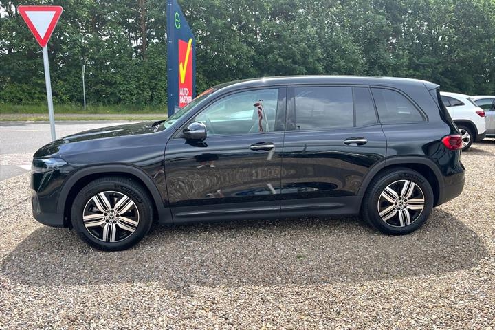 Sort Mercedes EQB250+ fra 2025