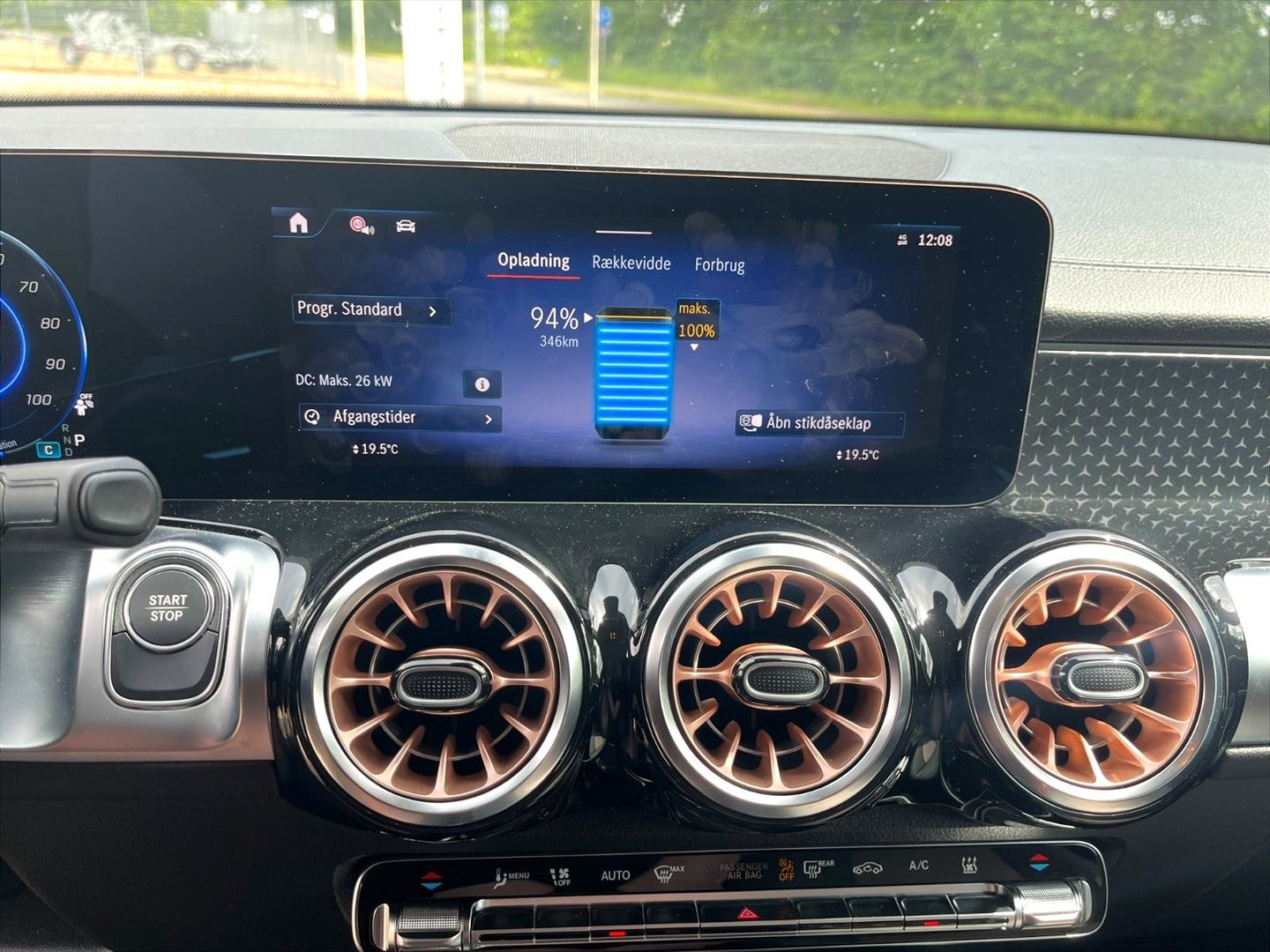 Sort Mercedes EQB250+ fra 2025