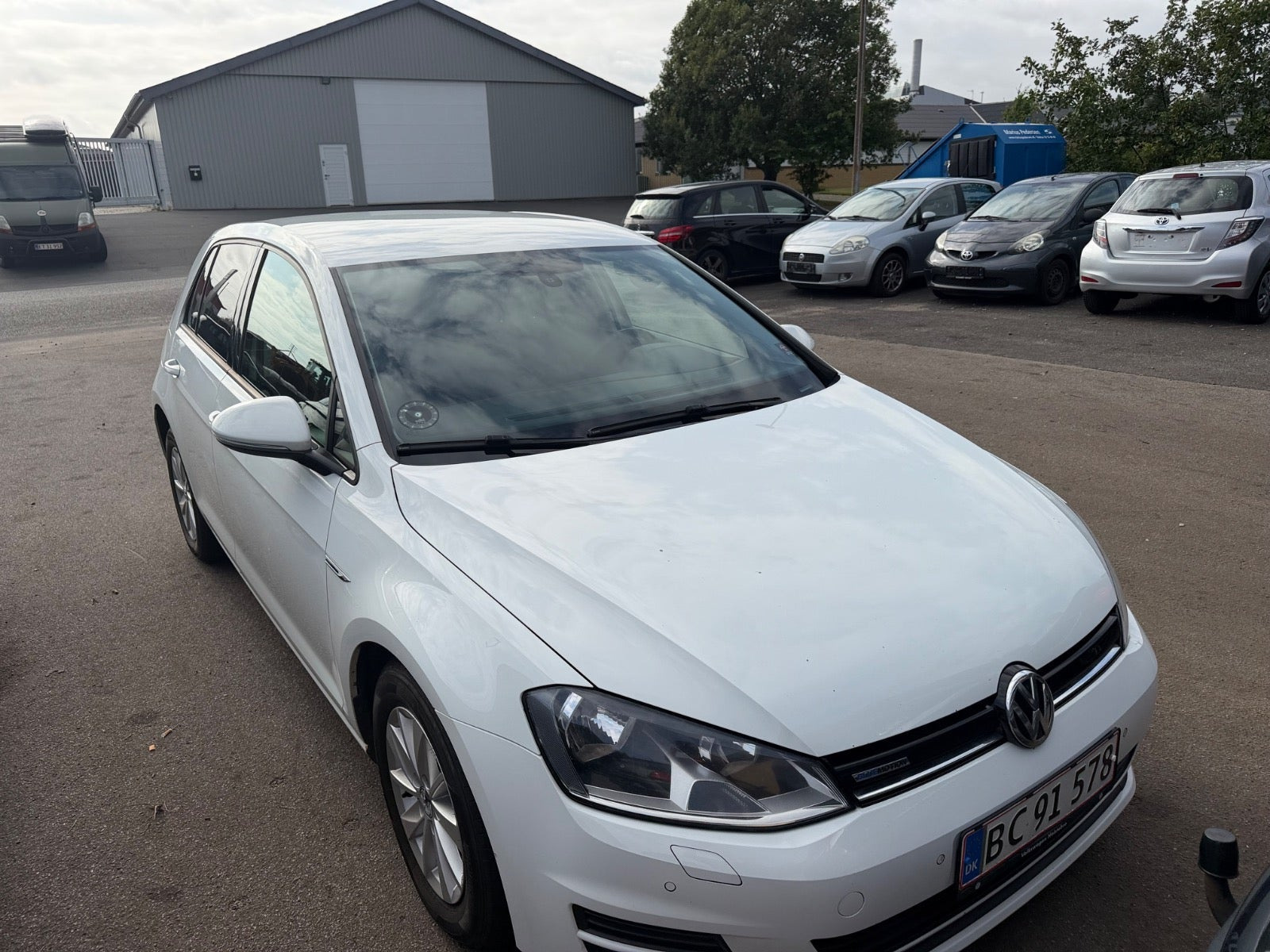 Hvid VW Golf VII fra 2014