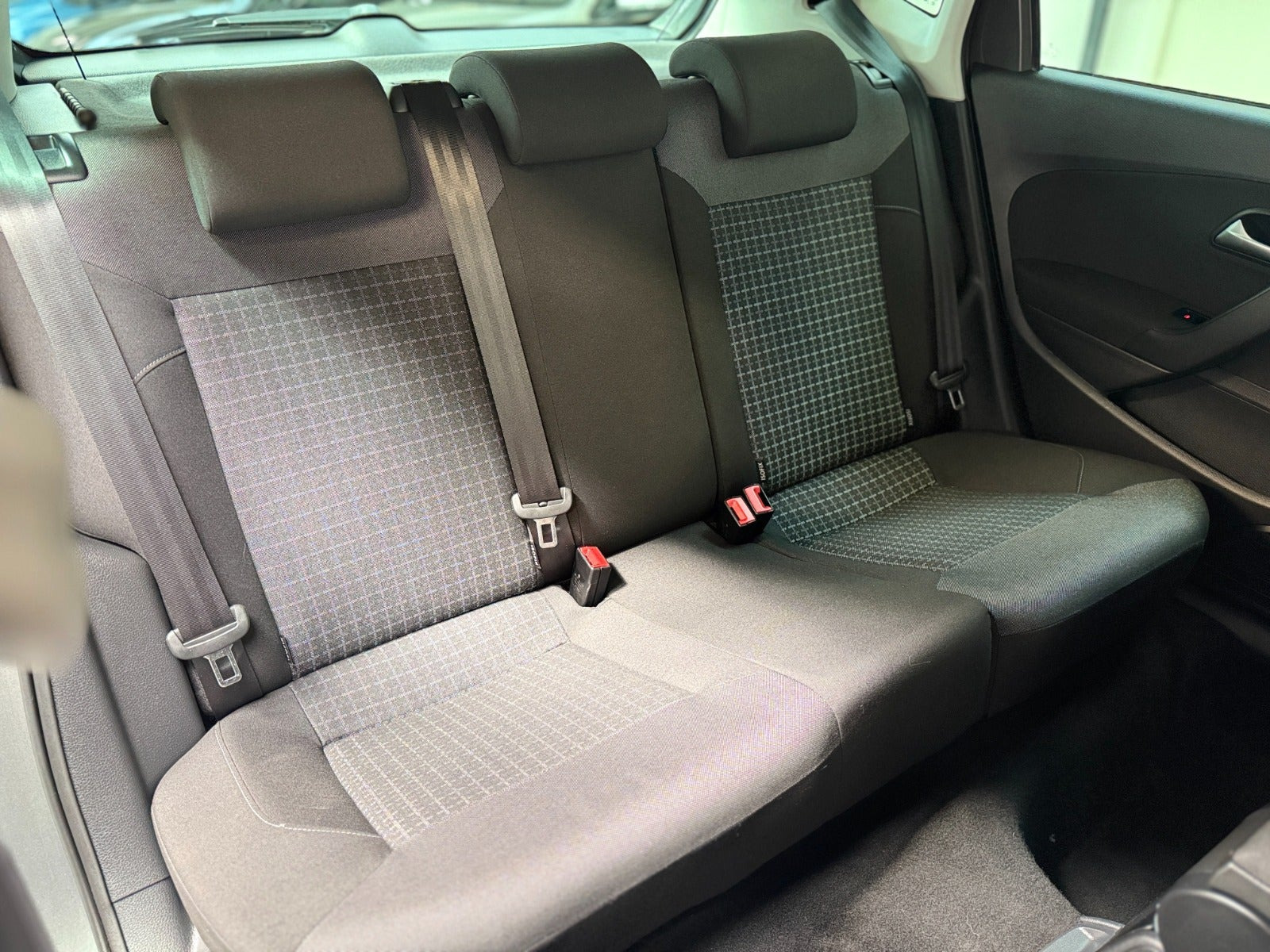 Grå VW Polo fra 2017
