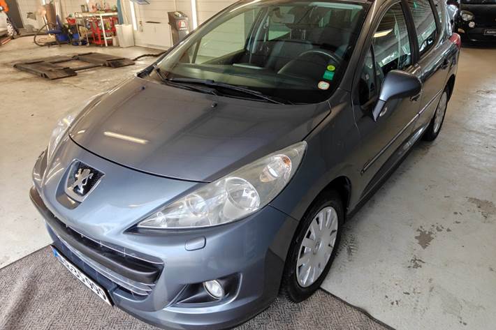 Gul Peugeot 207 fra 2011