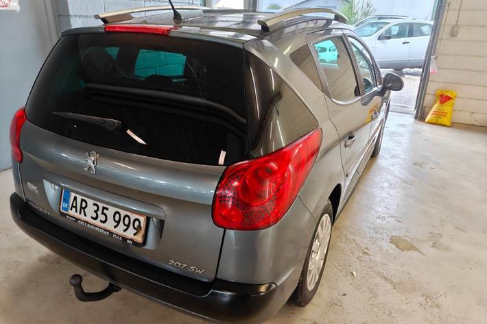 Gul Peugeot 207 fra 2011