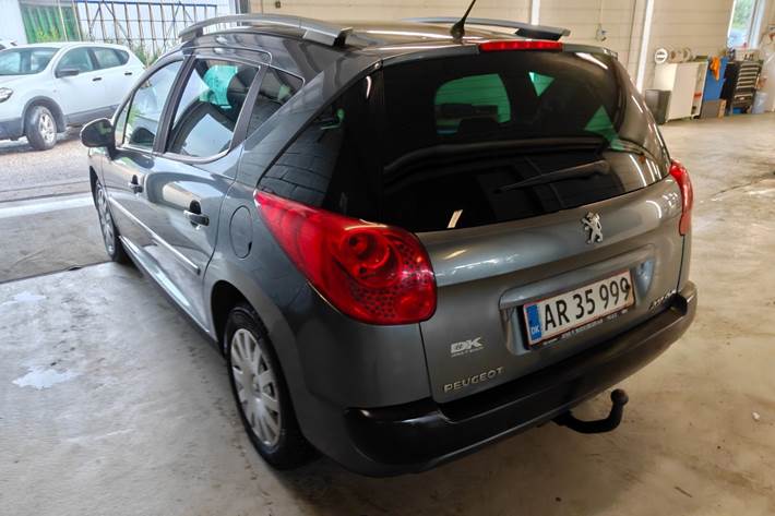 Gul Peugeot 207 fra 2011