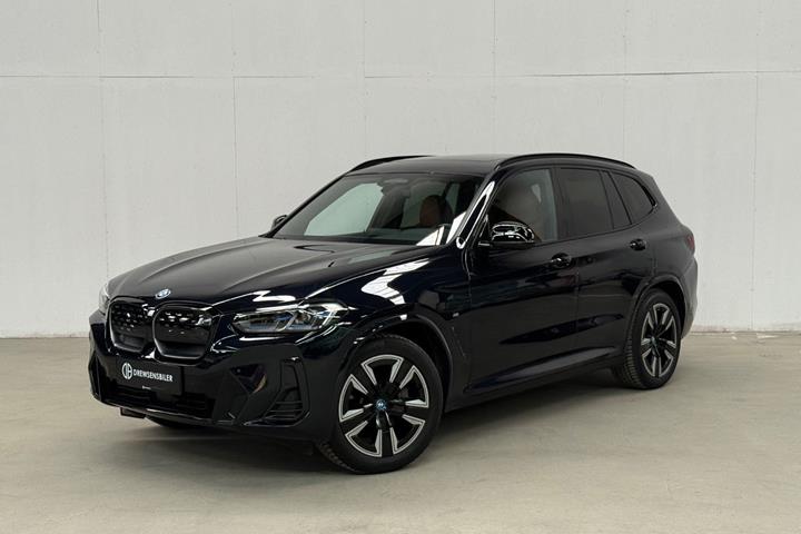 Sort BMW iX3 fra 2022 set udefra