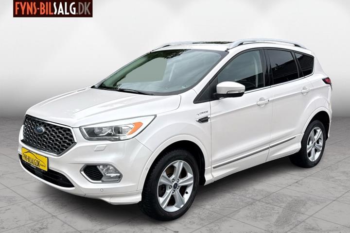 Hvid Ford Kuga fra 2017 set udefra