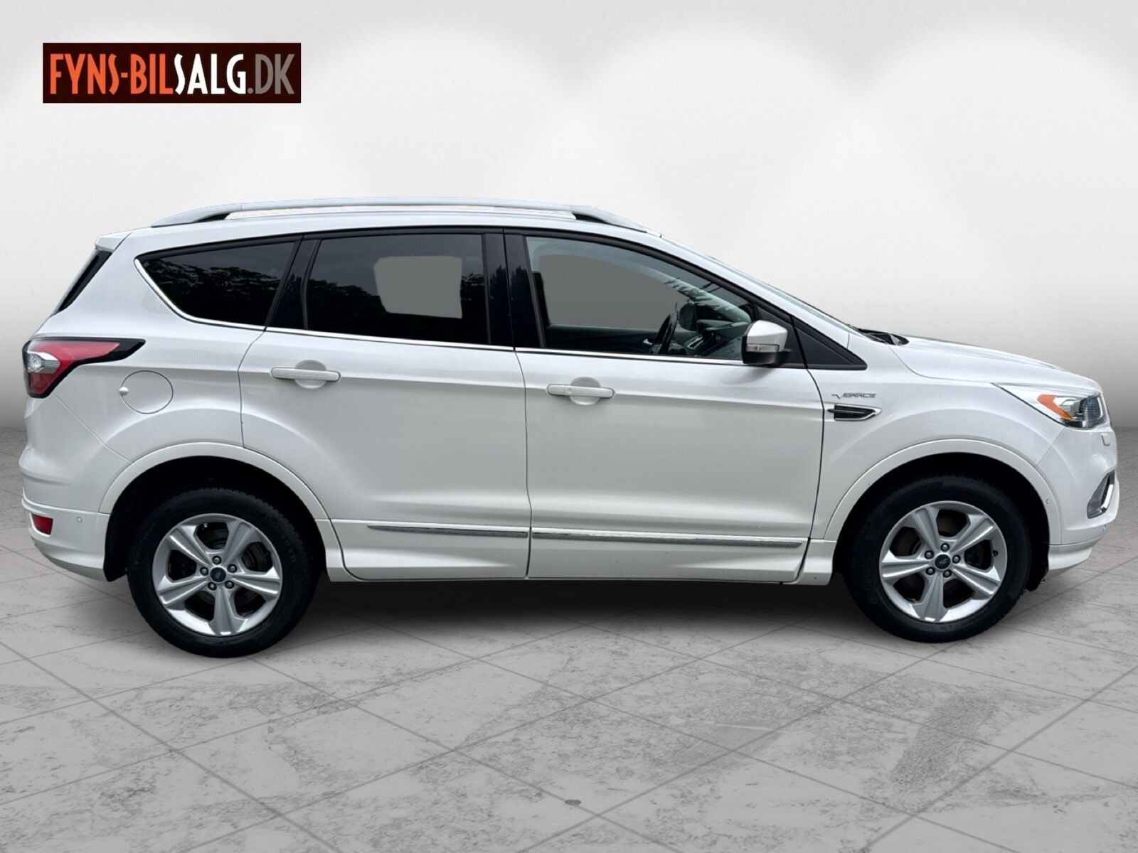 Hvid Ford Kuga fra 2017