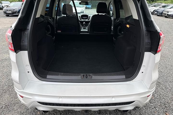 Hvid Ford Kuga fra 2017