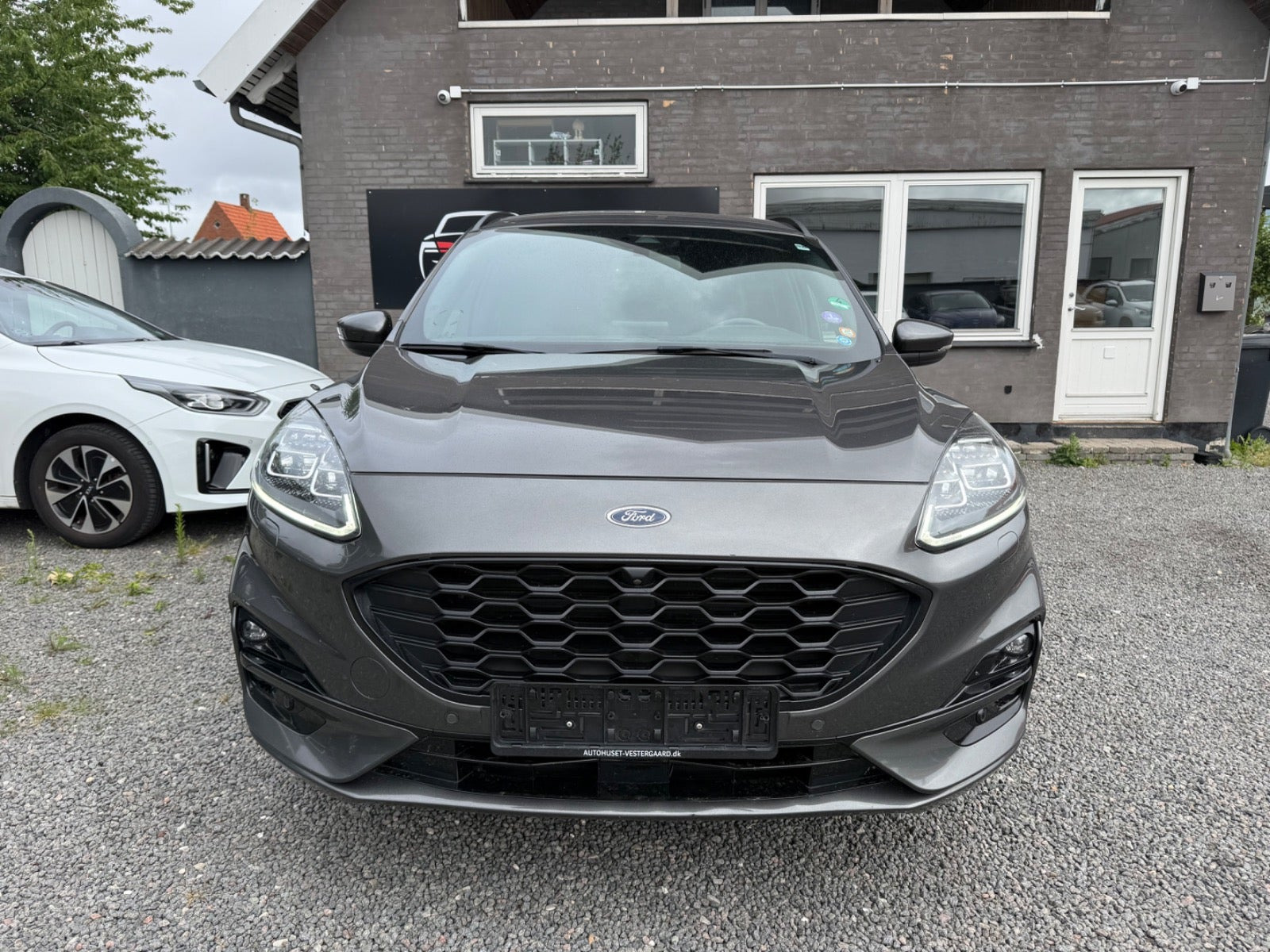 Grå Ford Kuga fra 2020