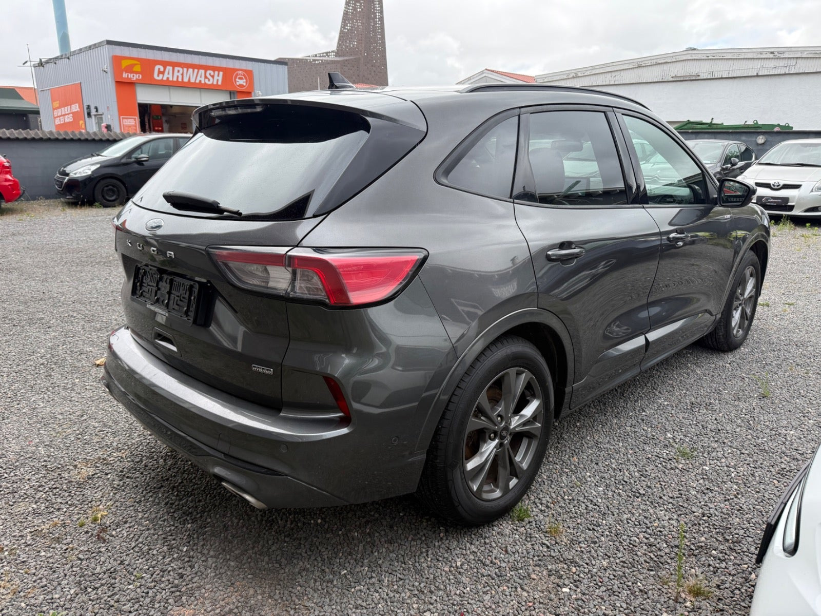 Grå Ford Kuga fra 2020