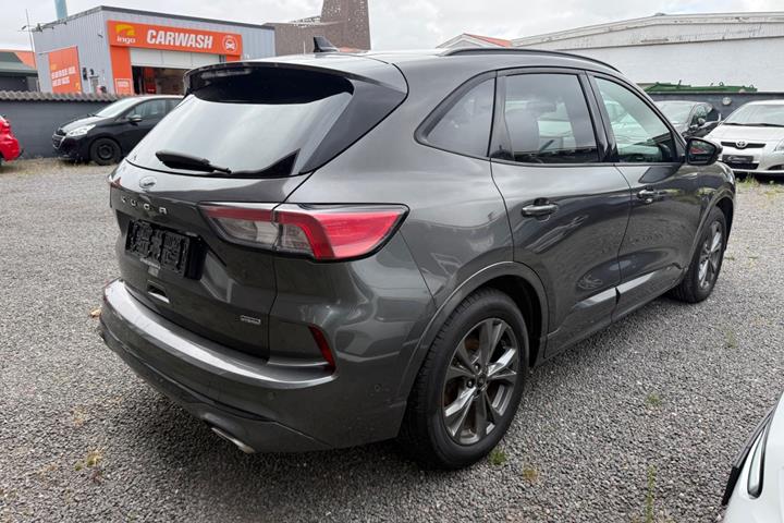 Grå Ford Kuga fra 2020