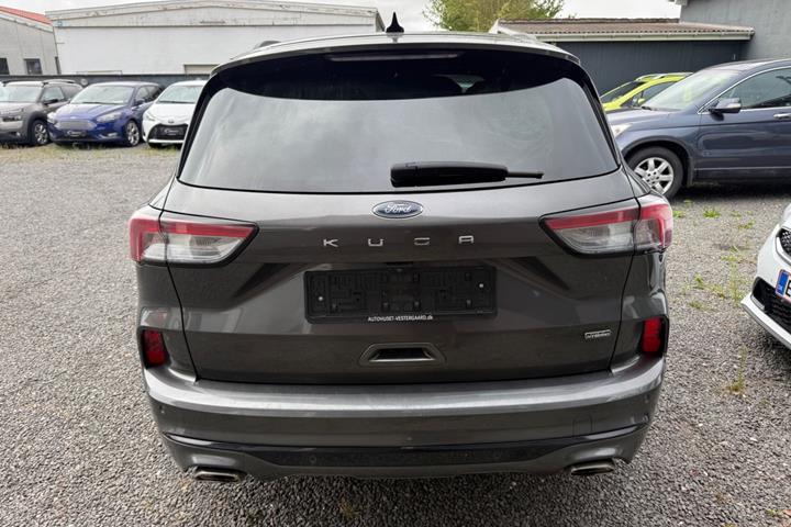 Grå Ford Kuga fra 2020