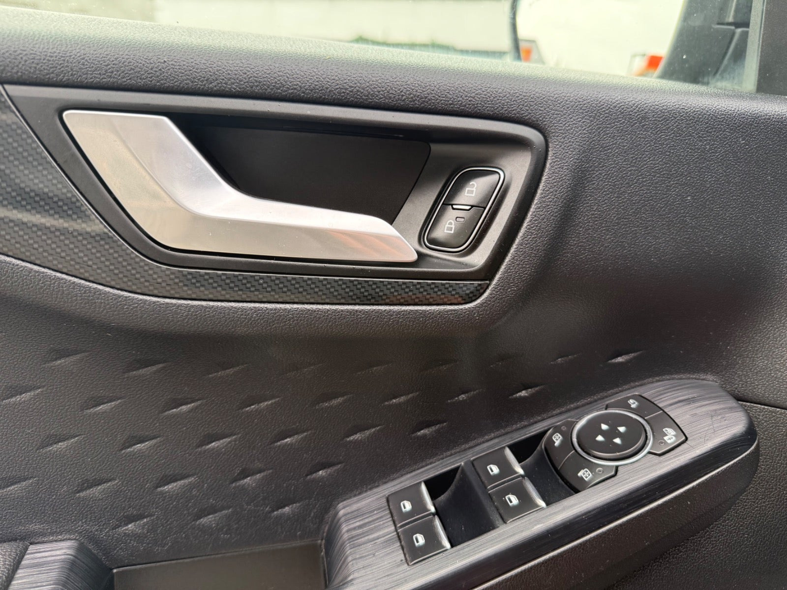 Grå Ford Kuga fra 2020