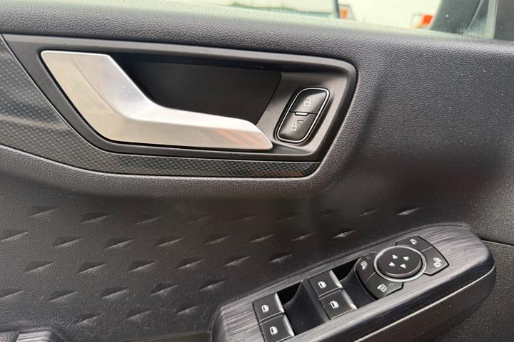 Grå Ford Kuga fra 2020