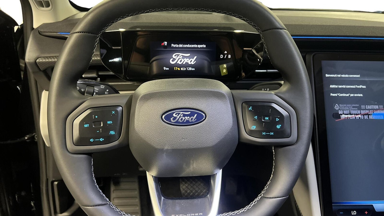 Sort Ford Explorer fra 2026