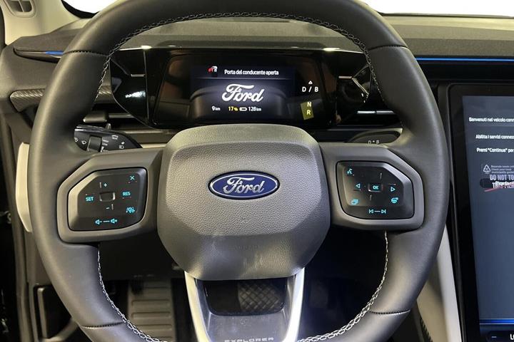 Sort Ford Explorer fra 2026