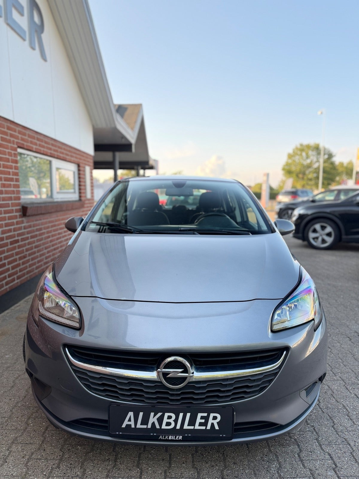 Grå Opel Corsa fra 2015