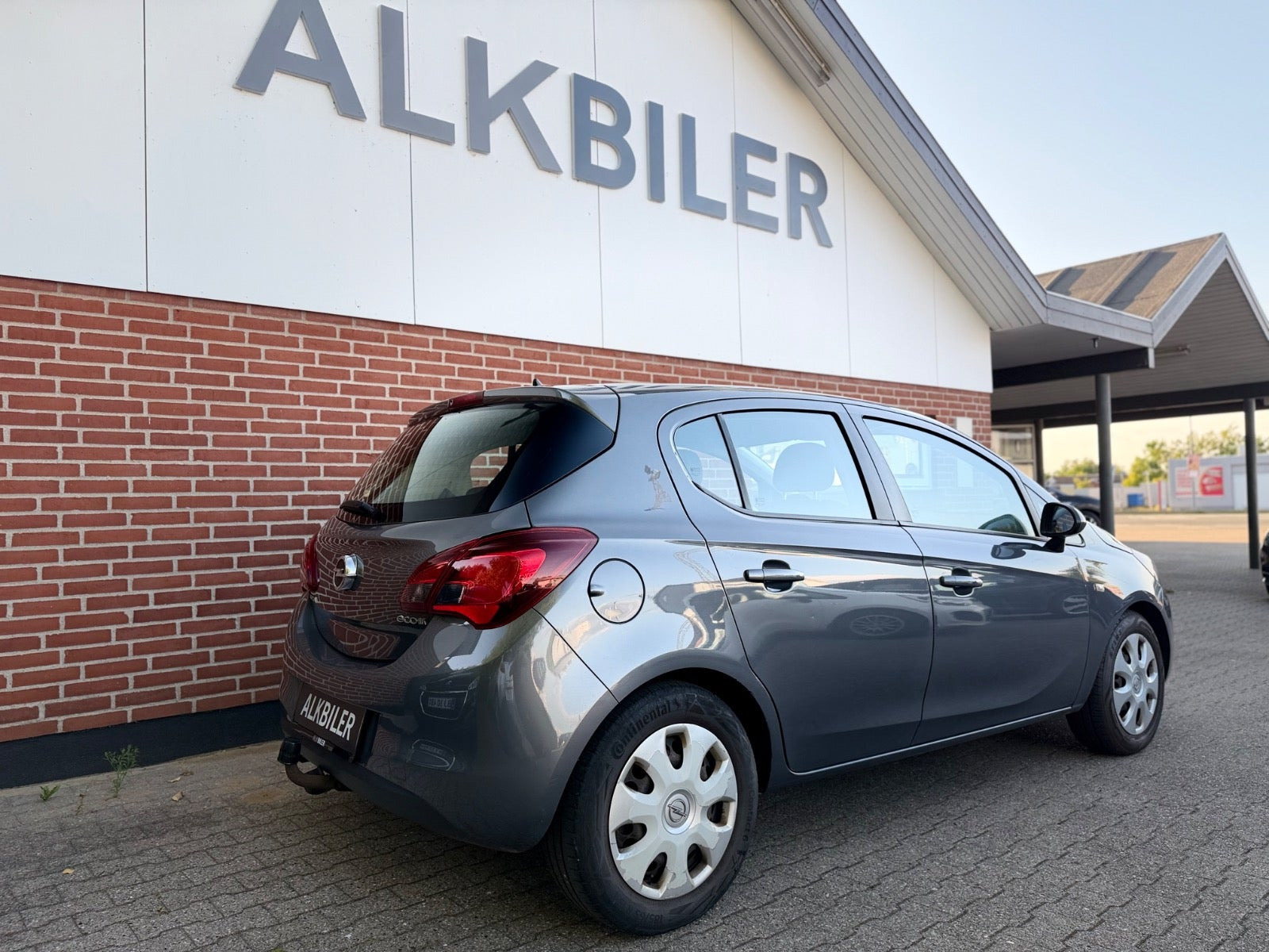 Grå Opel Corsa fra 2015