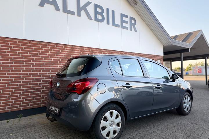 Grå Opel Corsa fra 2015