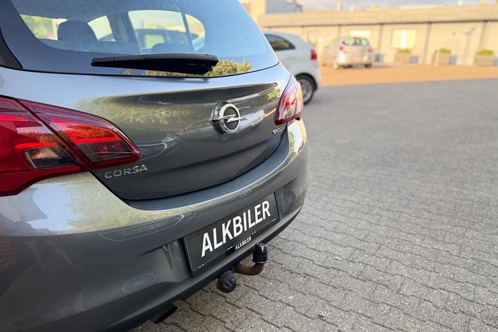 Grå Opel Corsa fra 2015