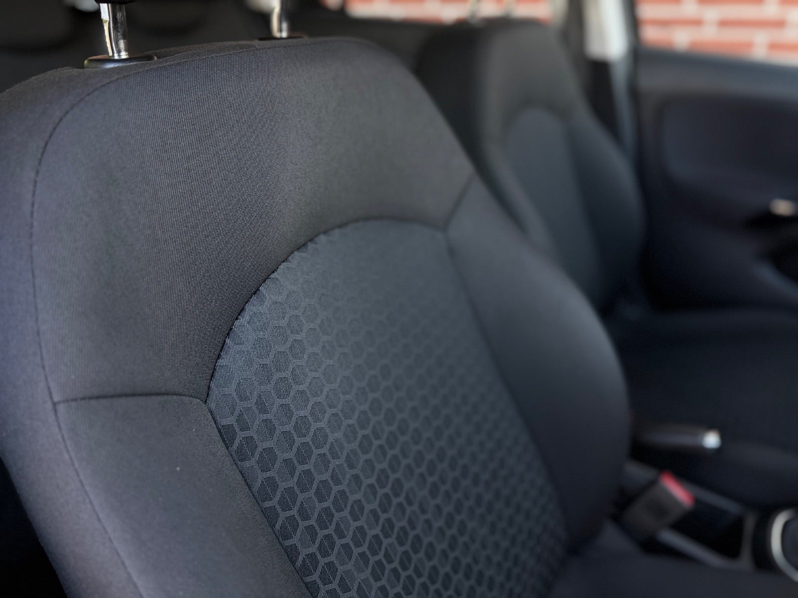 Grå Opel Corsa fra 2015