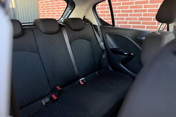 Grå Opel Corsa fra 2015
