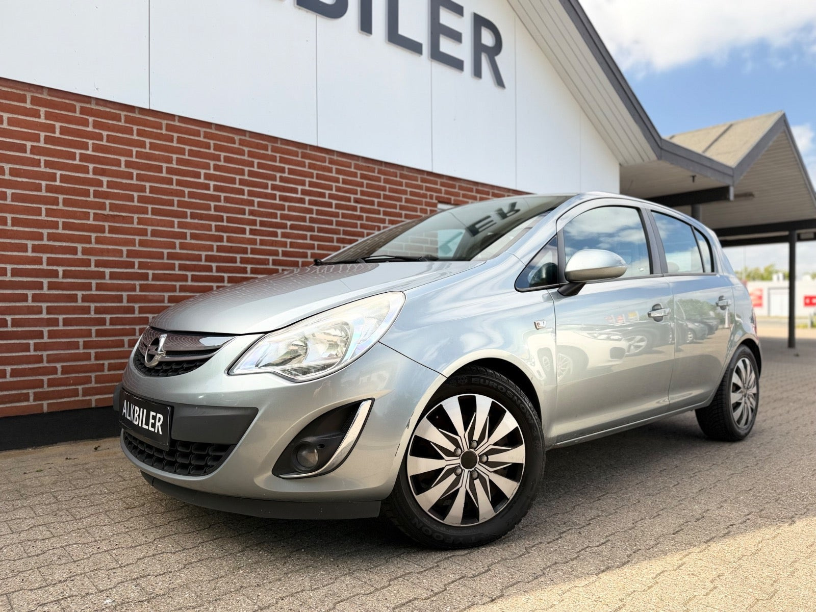 Blå Opel Corsa fra 2012