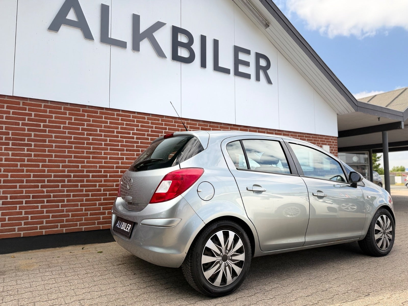 Blå Opel Corsa fra 2012